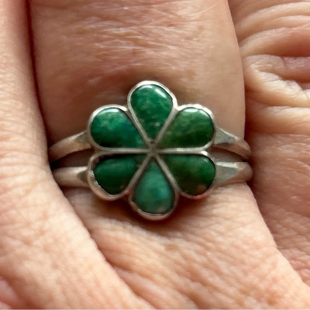 Vintage Southwestern Green Turquoise Flower Sterling Silver Ring - Picture 3 of 12